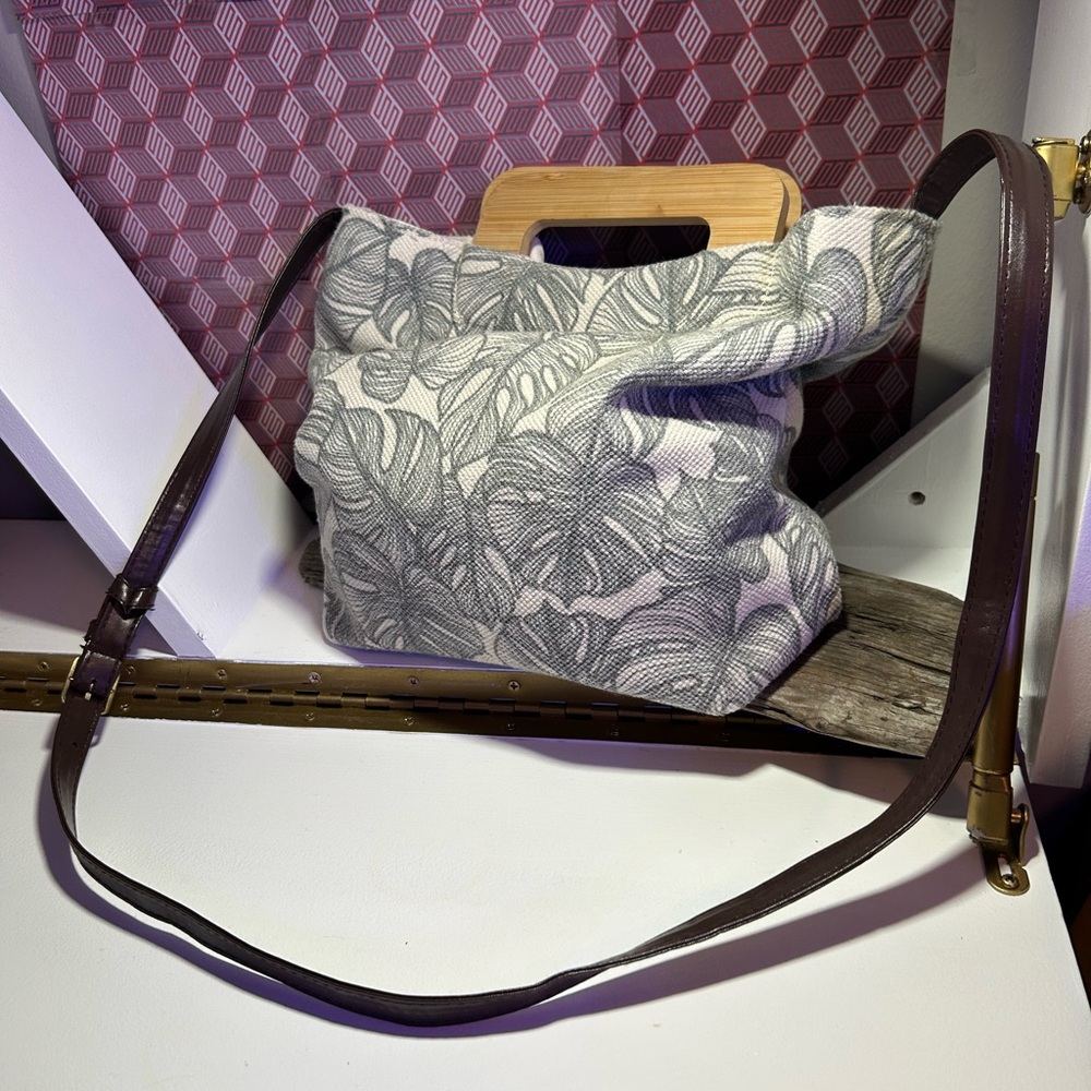 Monstera‎ Bag with Brown Strap